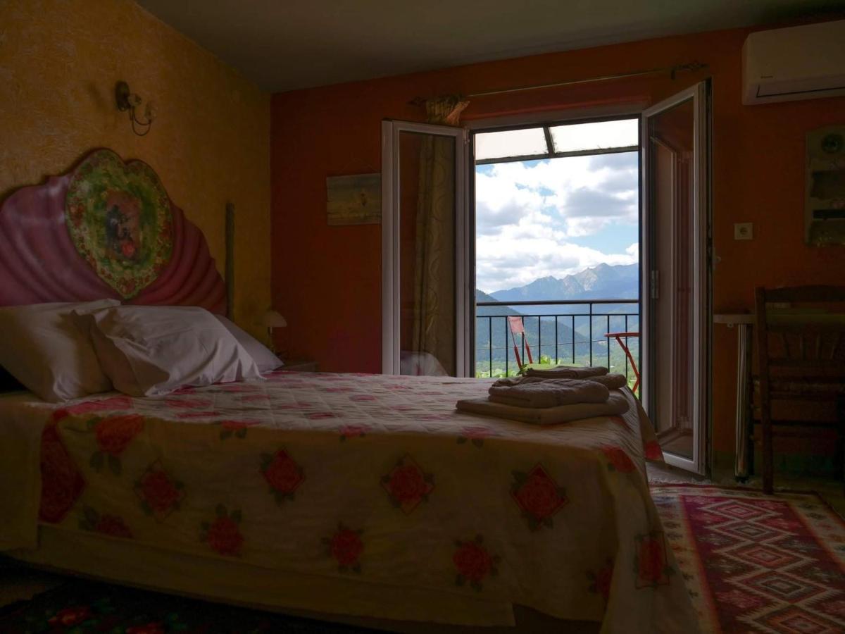 Η Φωλιτσα Hotel Karpenisi Buitenkant foto