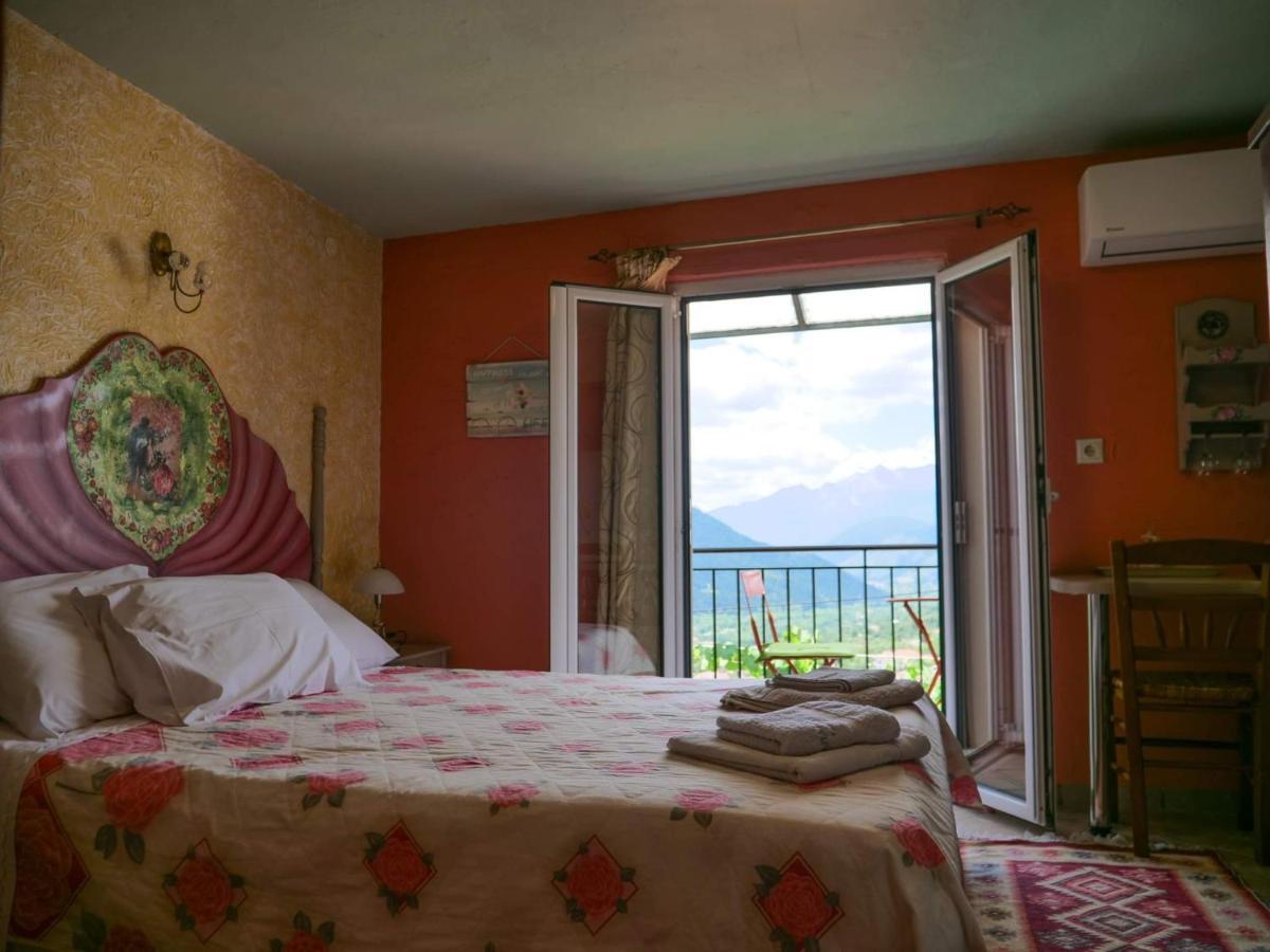 Η Φωλιτσα Hotel Karpenisi Buitenkant foto